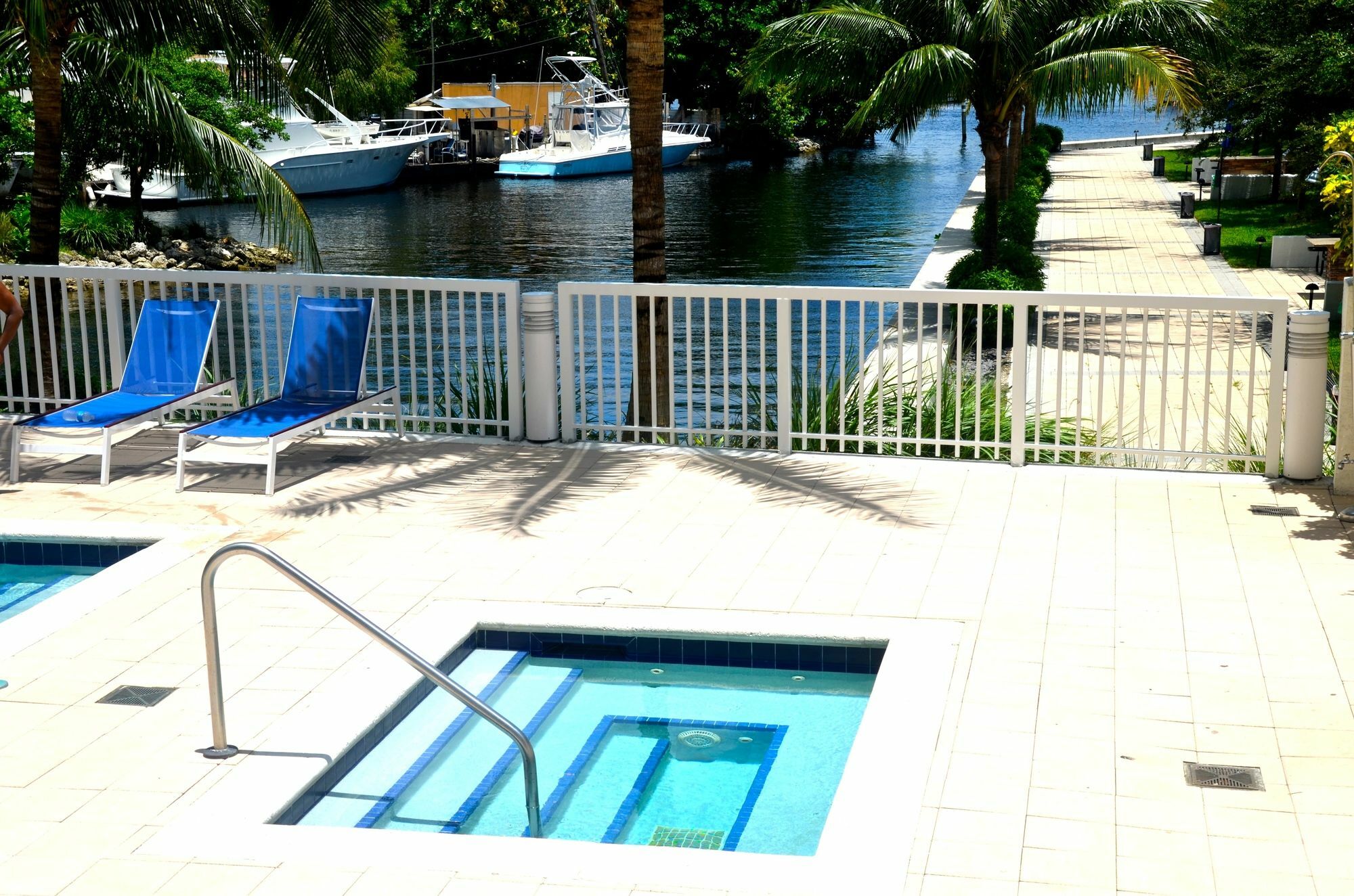 Riviera Luxury Living At River Oaks Marina And Tower Miami Exterior photo