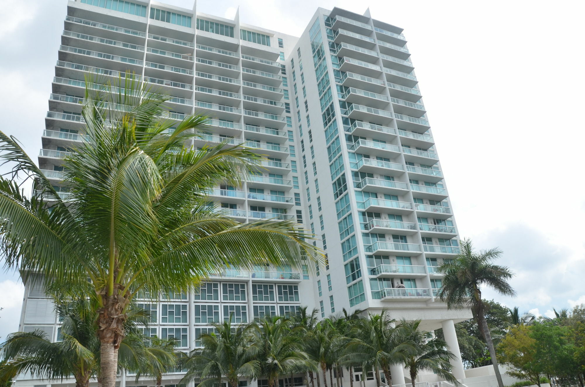 Riviera Luxury Living At River Oaks Marina And Tower Miami Exterior photo