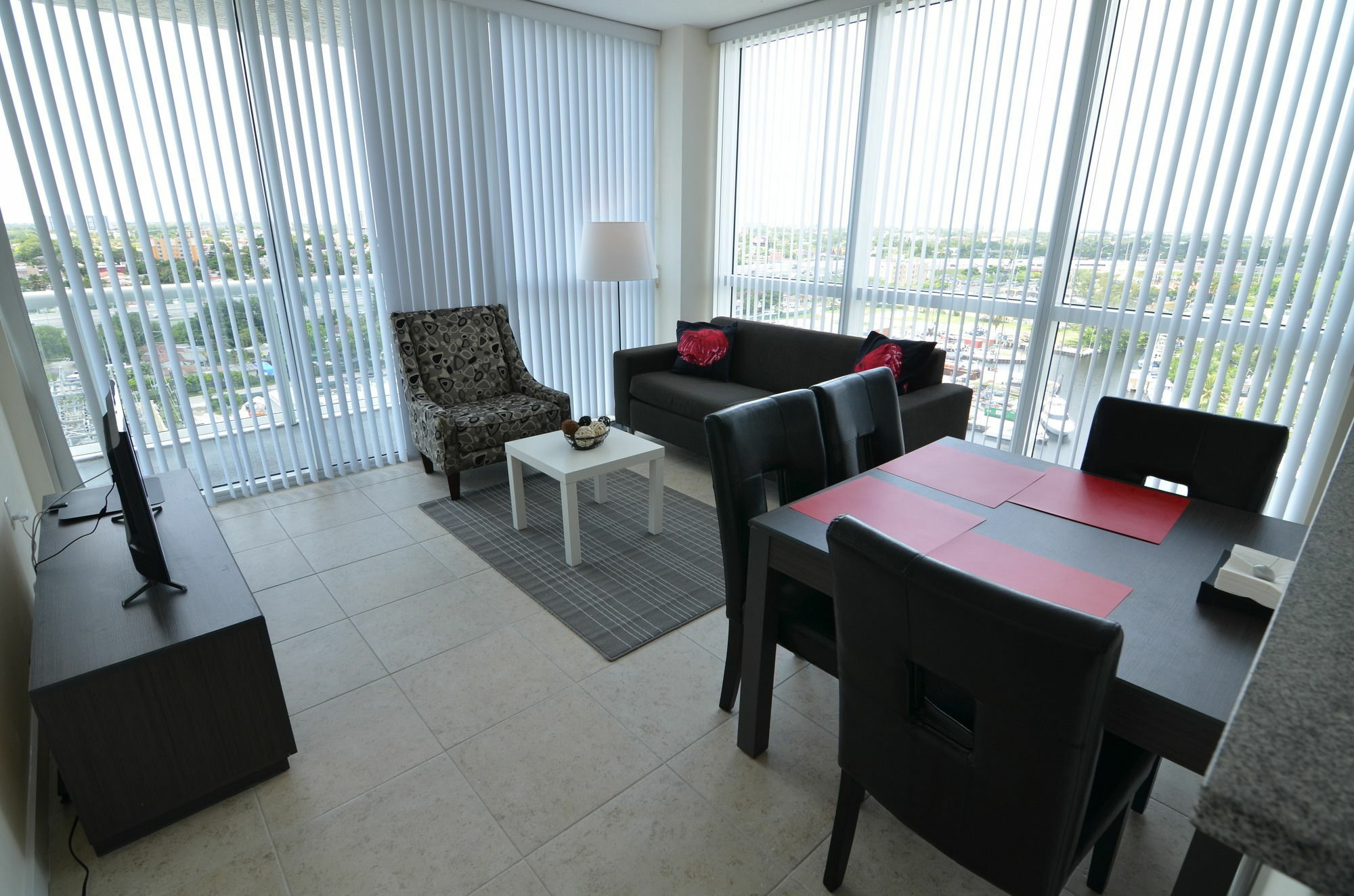 Riviera Luxury Living At River Oaks Marina And Tower Miami Exterior photo